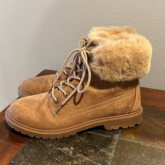 Rock and Candy by Ziginy Faux Fur Lace Up Boot size 9 EUC minor wear - Picture 1 of 7